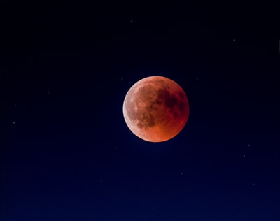 红色的月亮
